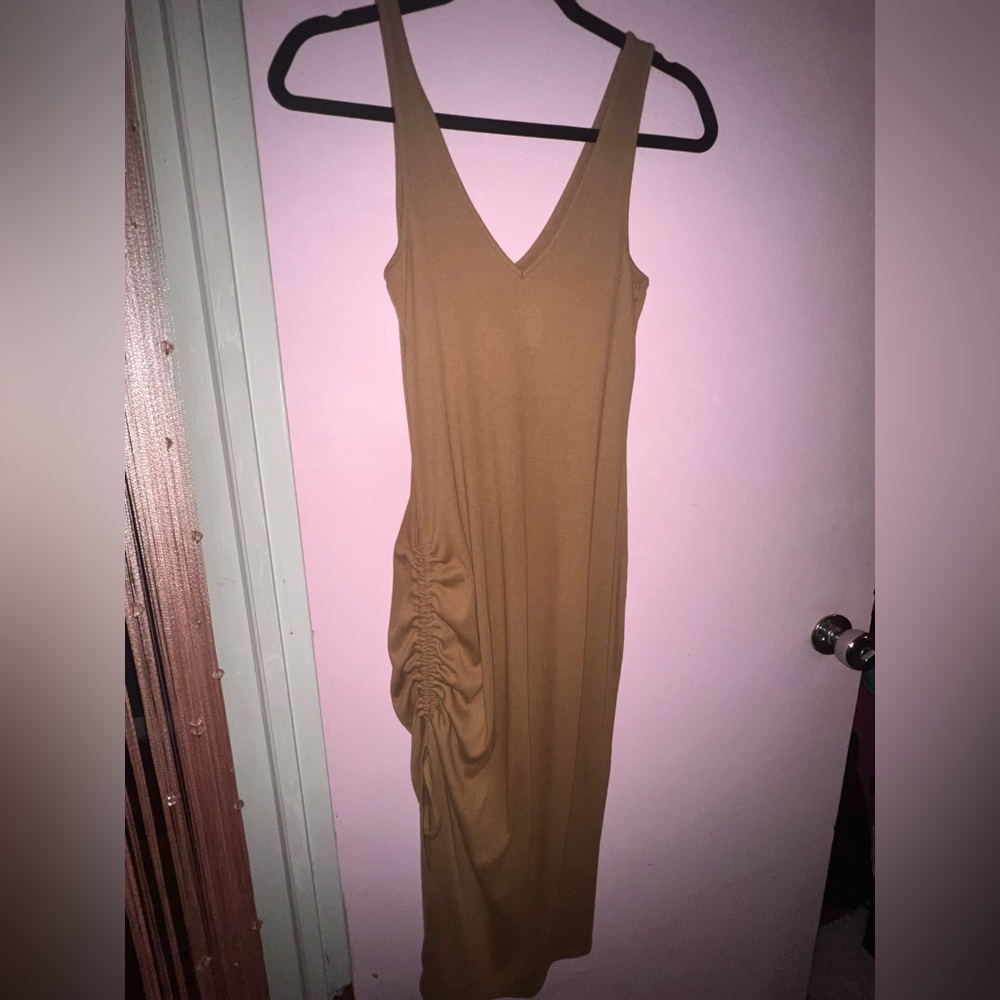 Sleeveless V-Neck Ruched Side Midi Dress - Brown